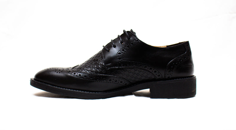 CHAUSSURE EMBOUTS D'AILE EN CUIR NOIR