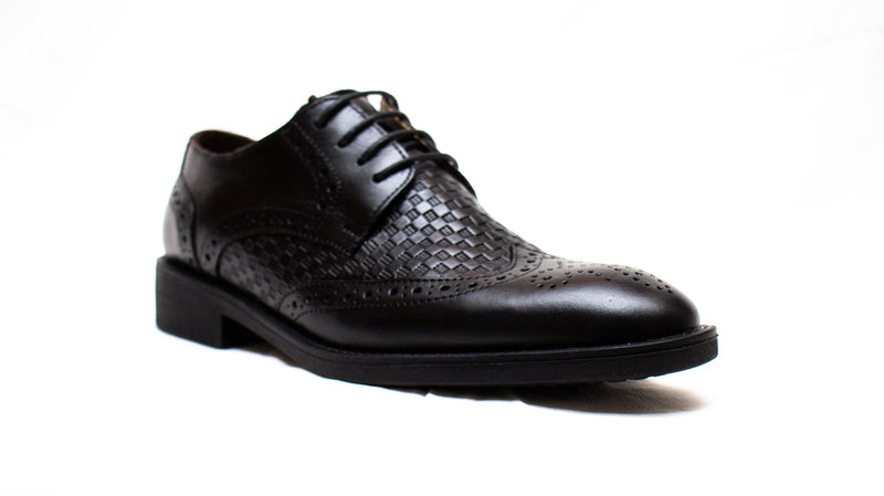 CHAUSSURE EMBOUTS D'AILE EN CUIR NOIR